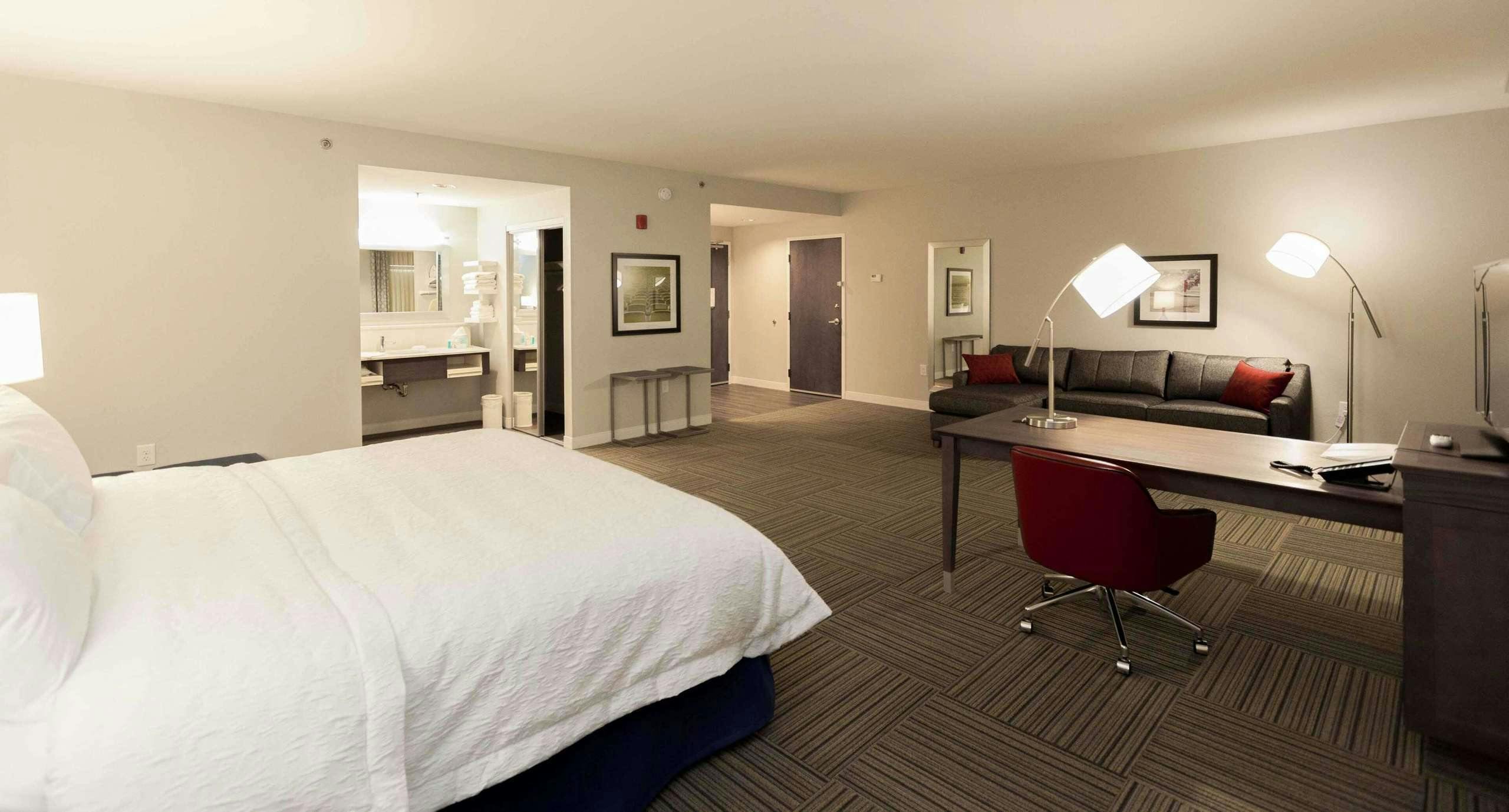 Hotel Hampton Inn Emerson LakePoint photo 2