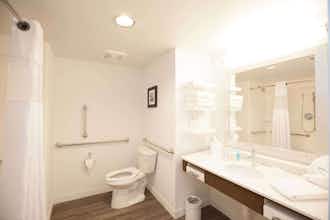 Hotel Hampton Inn Emerson LakePoint photo 4