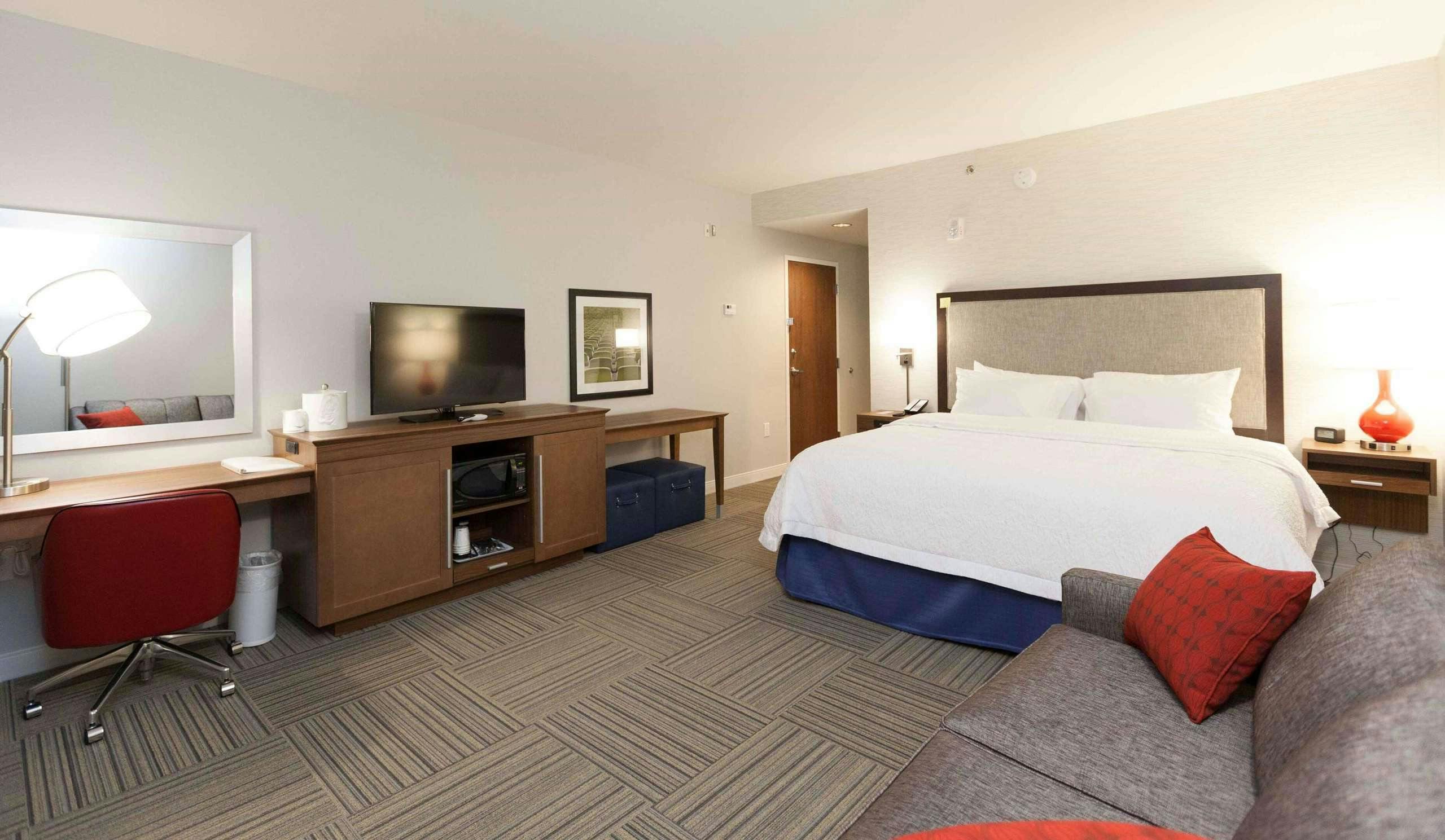 Hotel Hampton Inn Emerson LakePoint photo 1