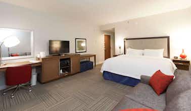 Hotel Hampton Inn Emerson LakePoint photo 1