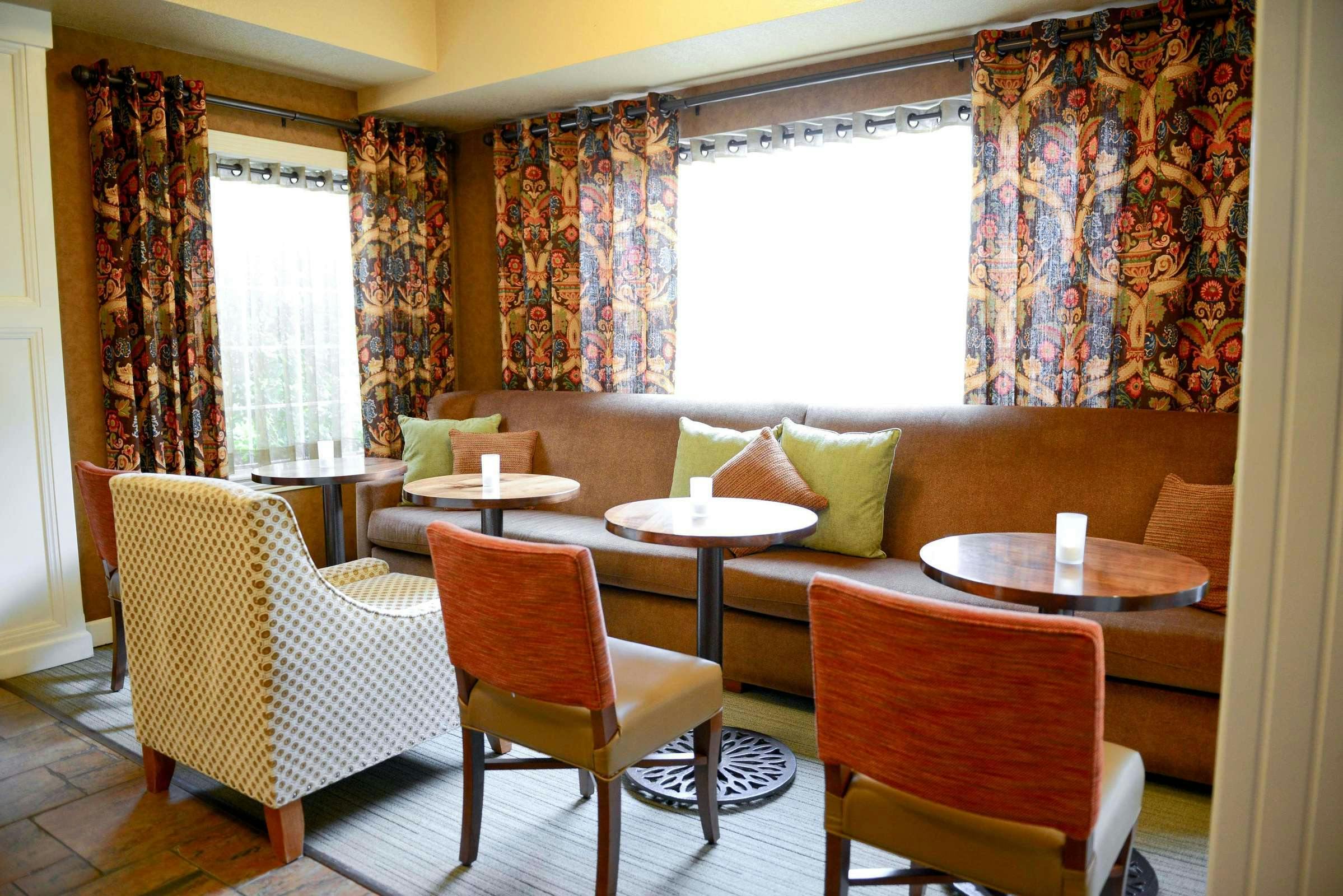 Hotel Hampton Inn Ukiah CA photo 2