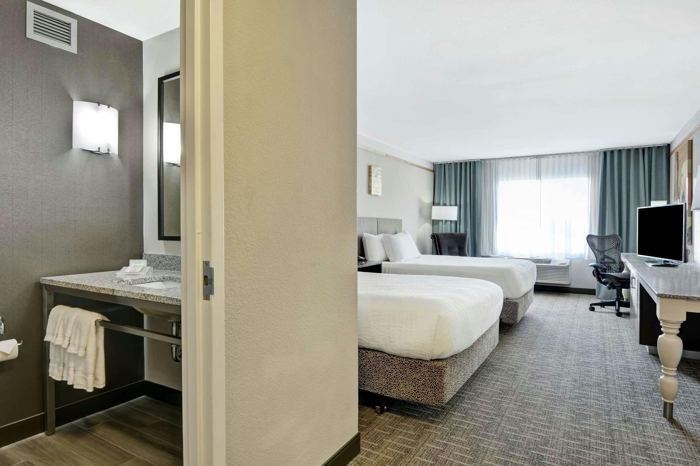 Hotel Hilton Garden Inn Oshkosh photo 3