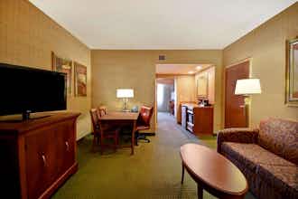 Hotel Embassy Suites by Hilton at Hot Springs Convention Center photo 4