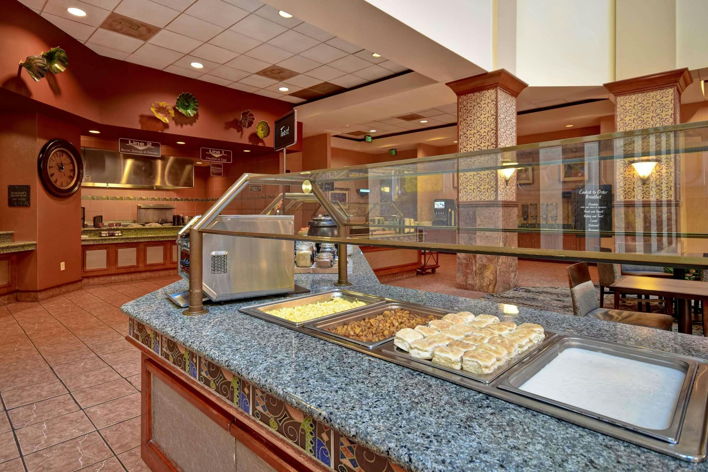 Hotel Embassy Suites by Hilton at Hot Springs Convention Center photo 5