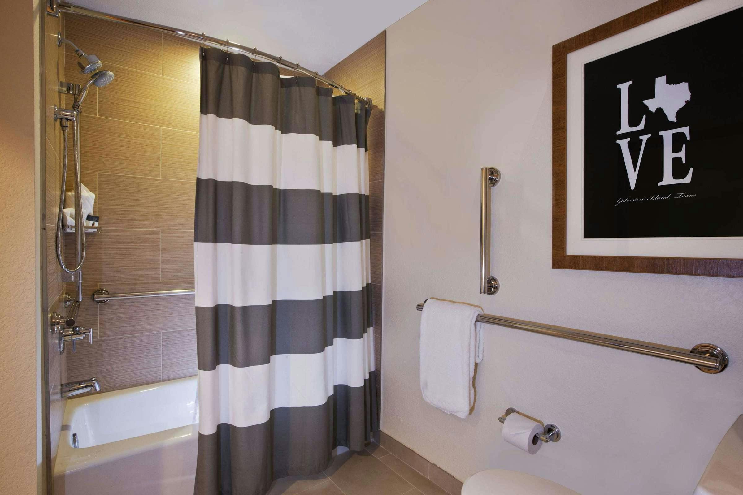 Hotel Doubletree By Hilton Hotel Galveston Beach photo 4