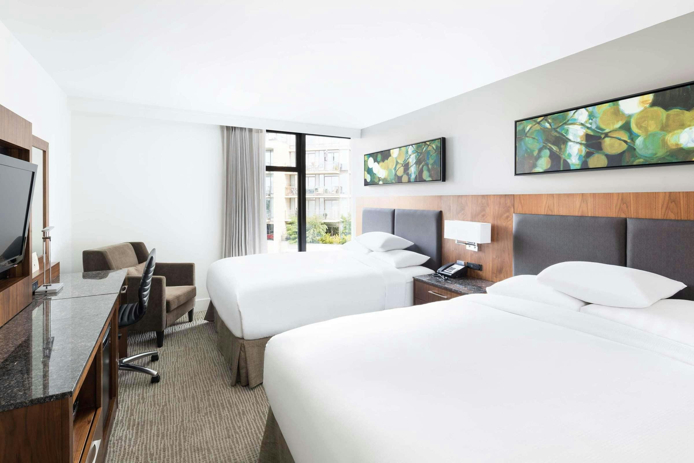 Hotel DoubleTree by Hilton Hotel & Suites Victoria photo 1