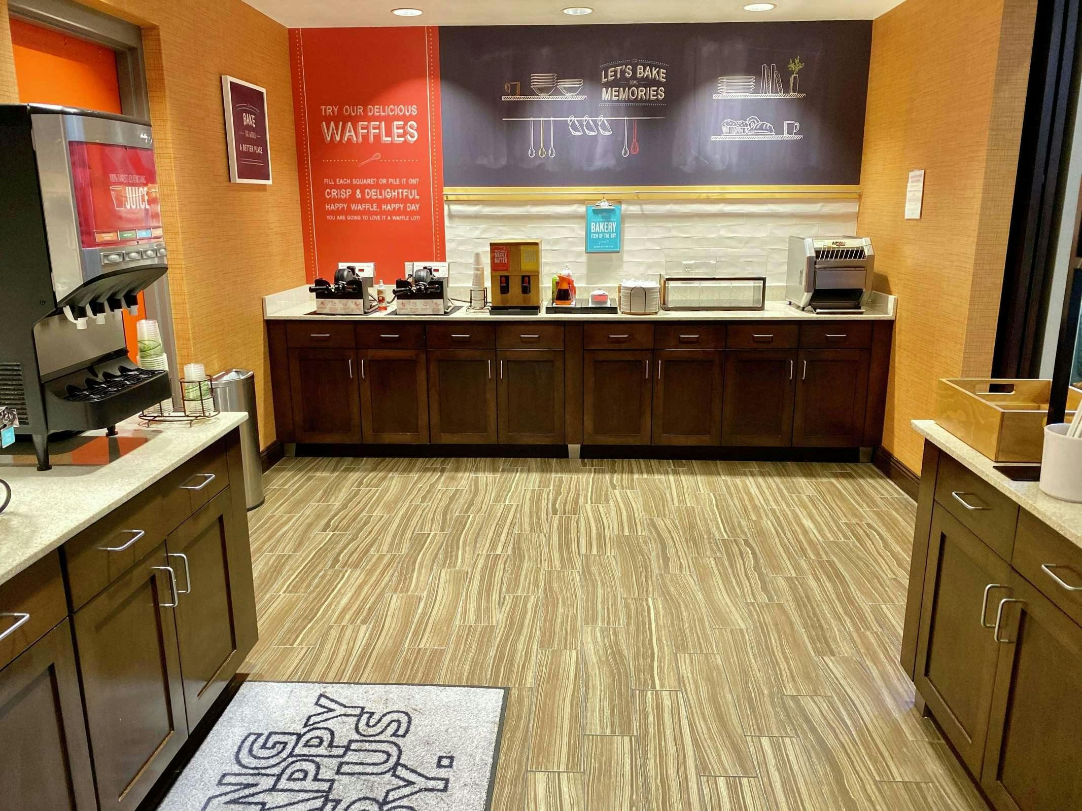 Hotel HAMPTON INN SUITES DELAND photo 5