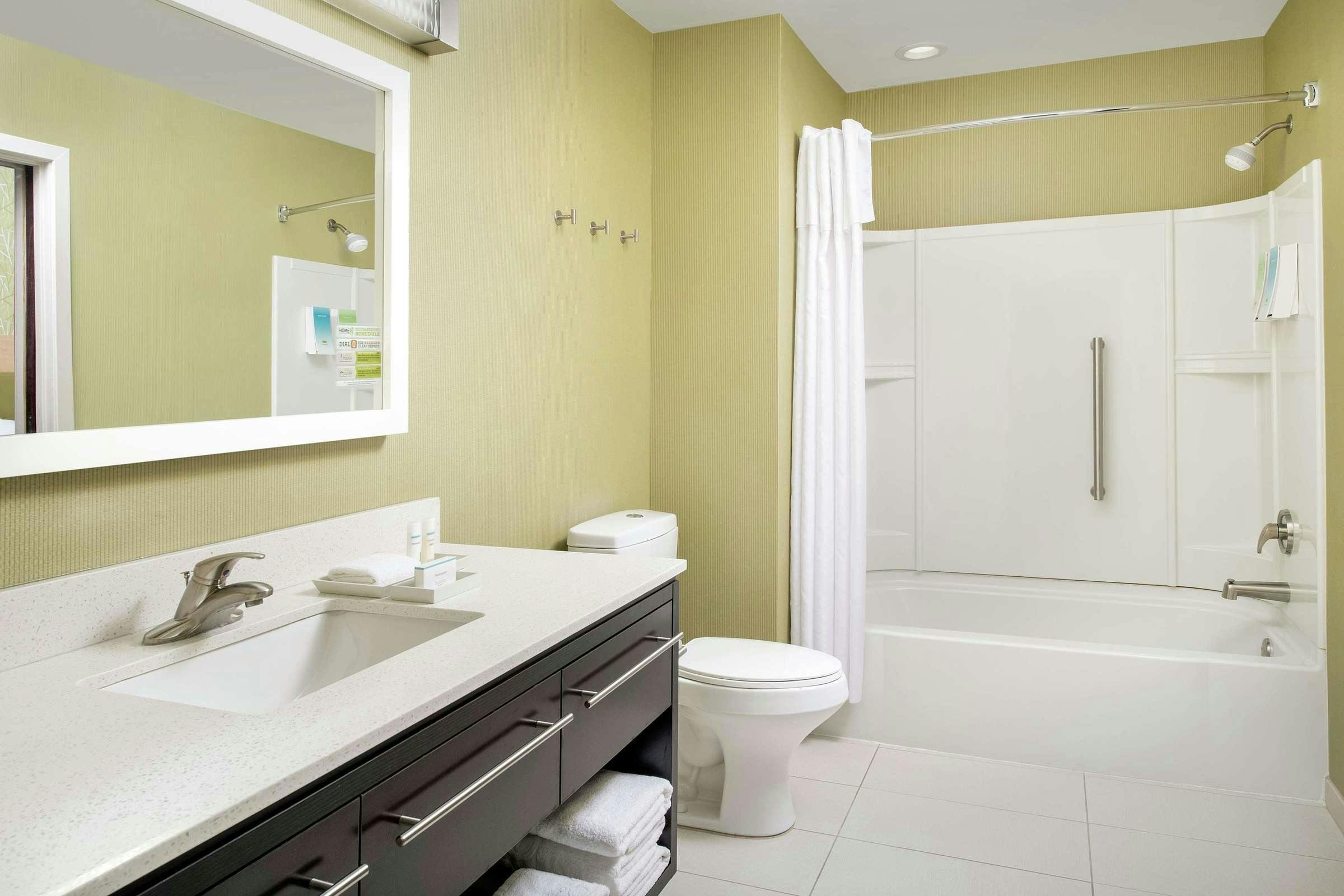 Hotel Home2 Suites by Hilton Lake City (Ex Red Roof Inn) photo 2