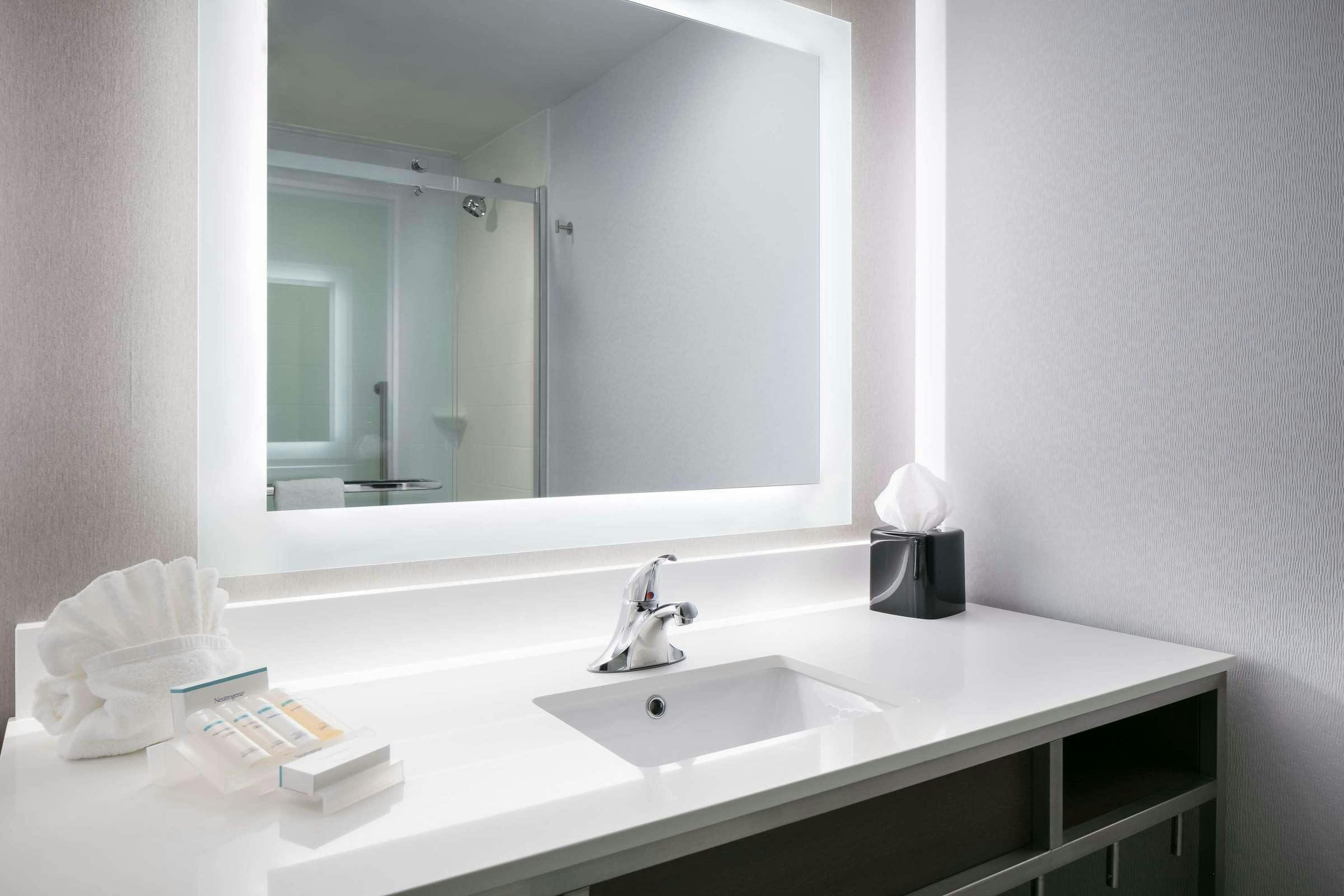 Hotel Hilton Garden Inn Iowa City Downtown University photo 2