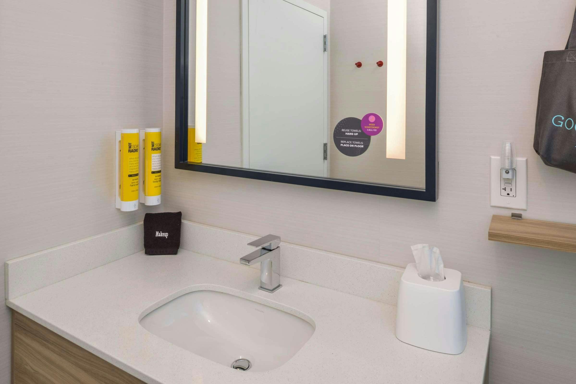 Hotel Tru by Hilton Little Rock West, AR photo 1