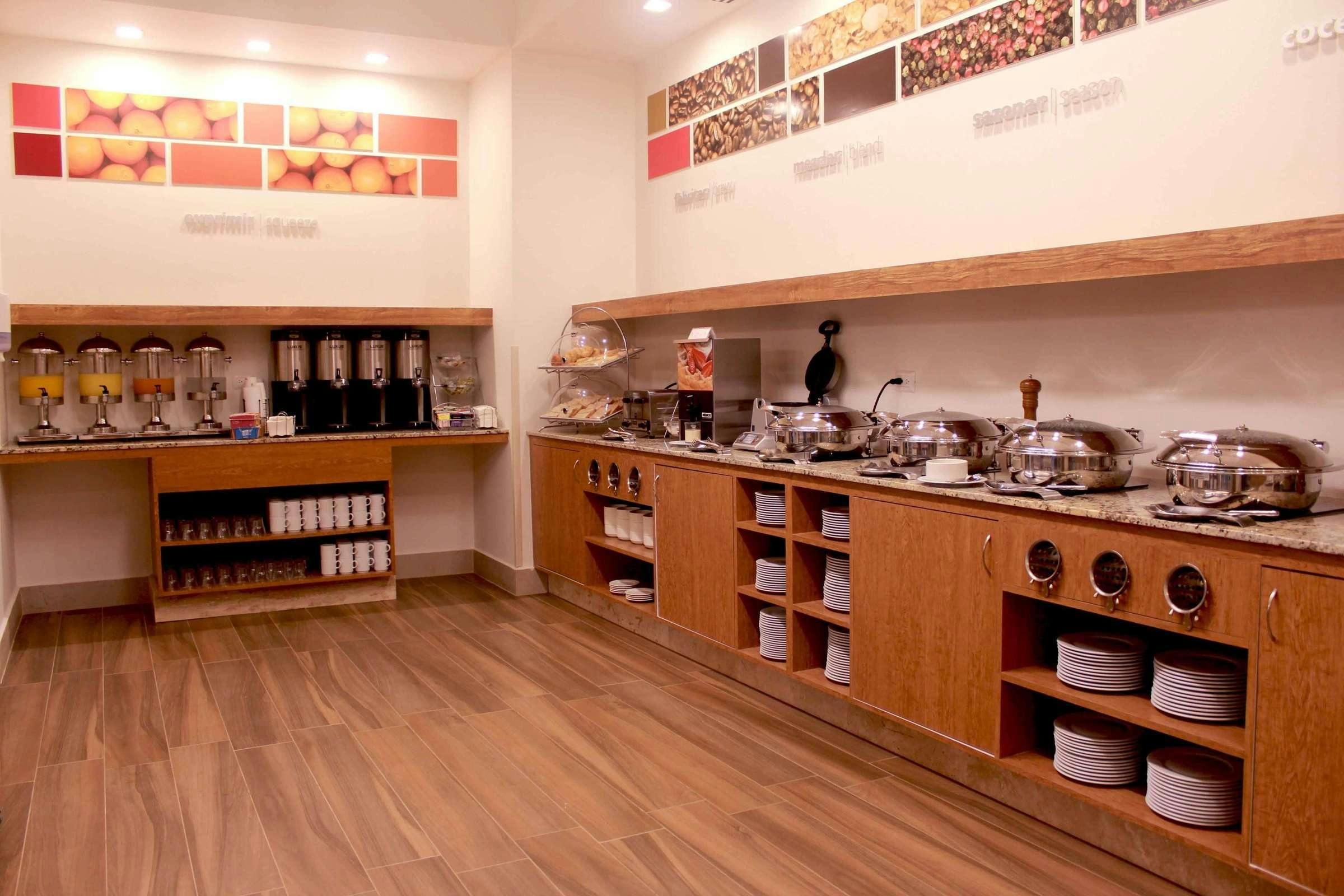 Hotel Hampton Inn by Hilton Merida photo 4