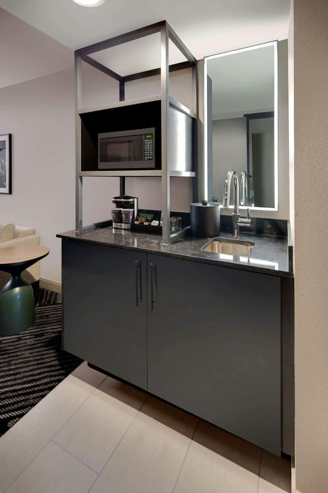 Hotel Embassy Suites by Hilton San Rafael at Marin Center photo 2