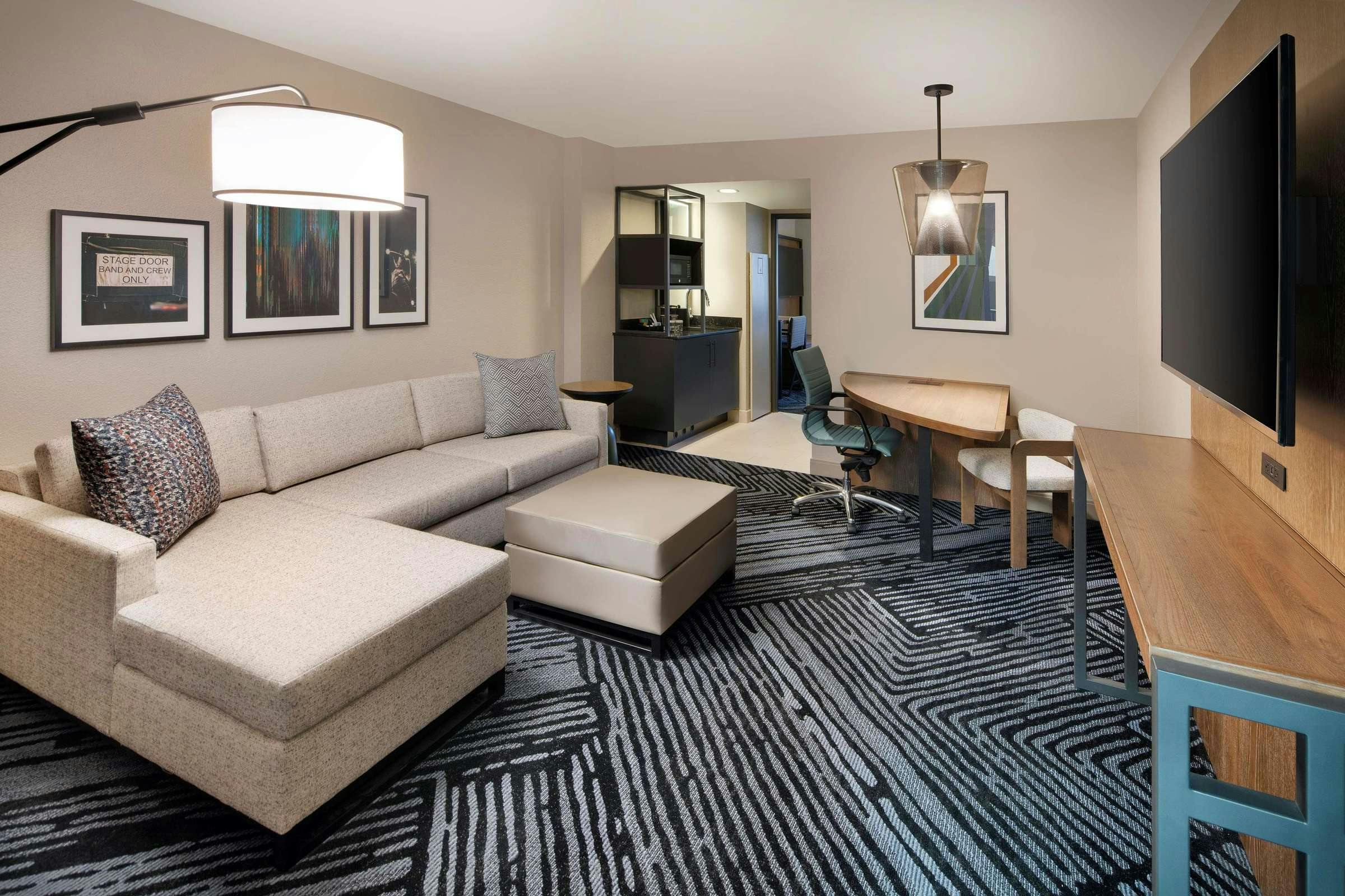 Hotel Embassy Suites by Hilton San Rafael at Marin Center photo 1