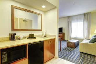 Hotel Hampton Inn & Suites Alexandria MN photo 1