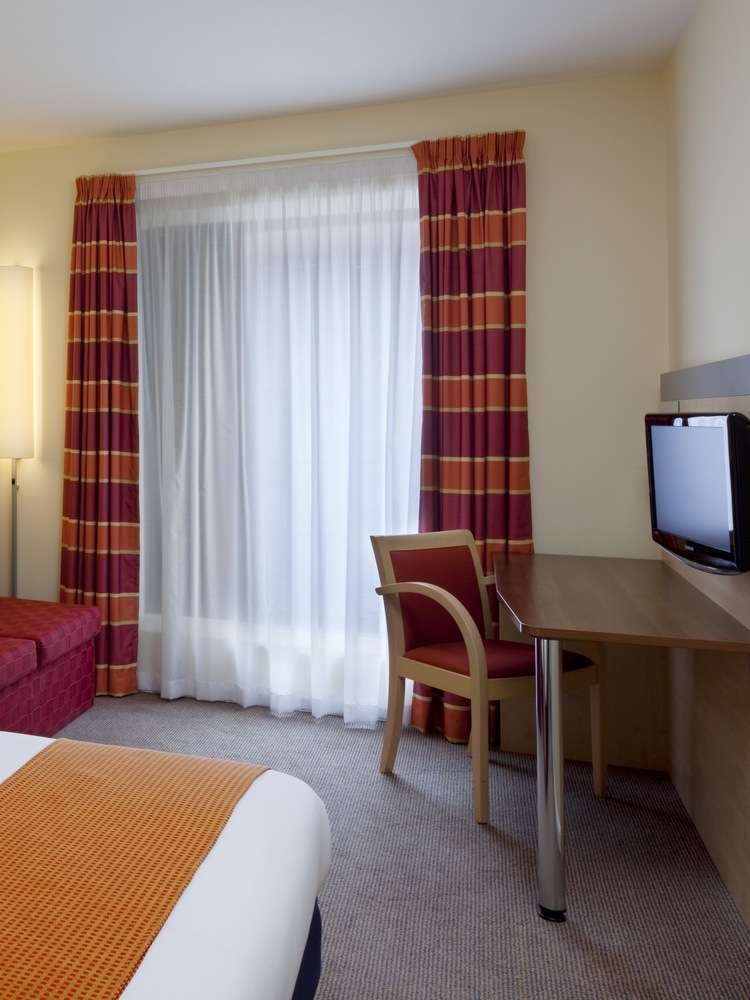 Hotel Holiday Inn Express Cheltenham Town Centre photo 5