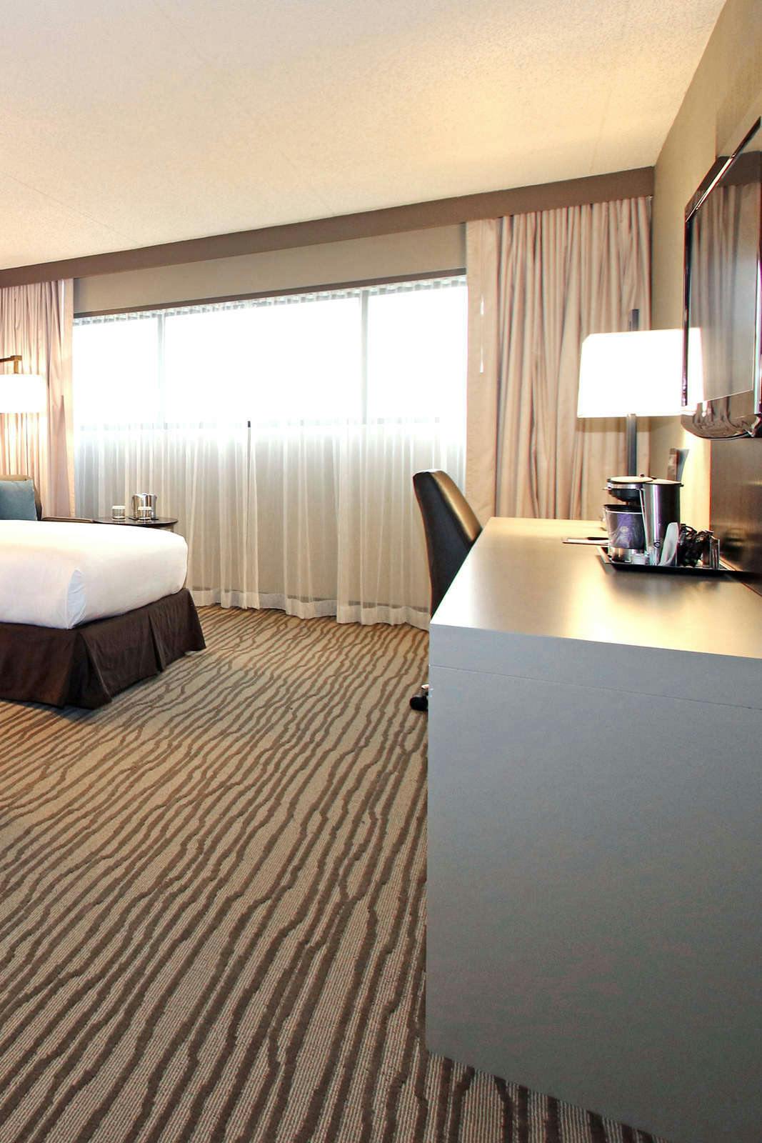 Hotel DoubleTree by Hilton Hotel Newark Airport photo 2