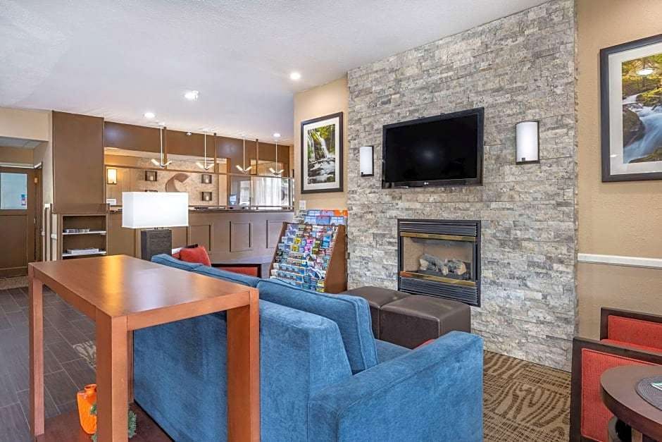 Hotel Comfort Inn & Suites Kelso - Longview photo 2