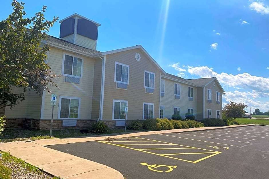 AmericInn by Wyndham Oshkosh