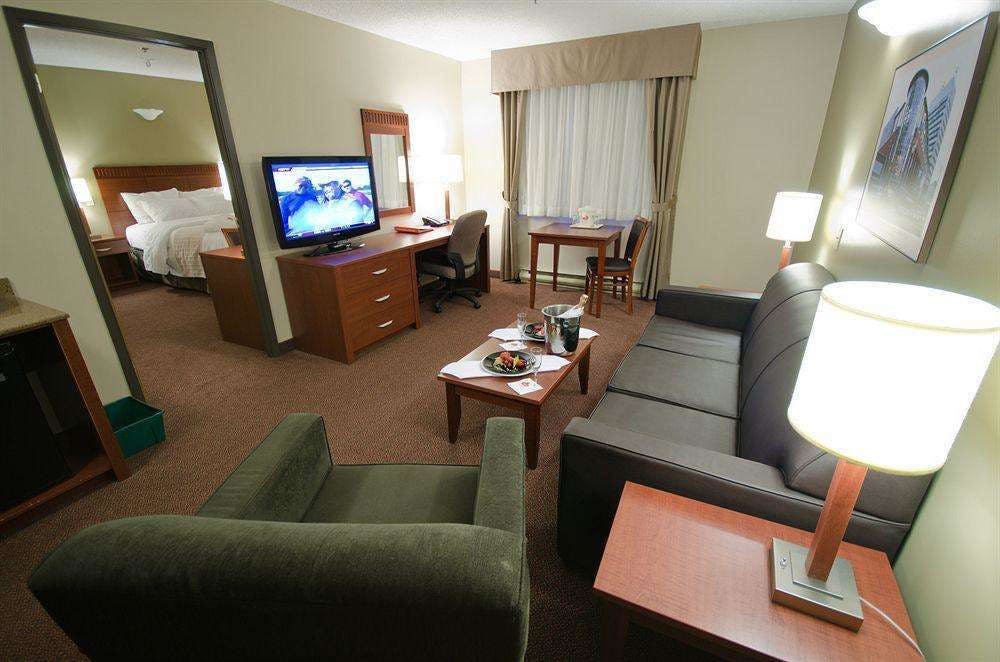 Hotel Canad Inns Destination Centre Fort Garry photo 2