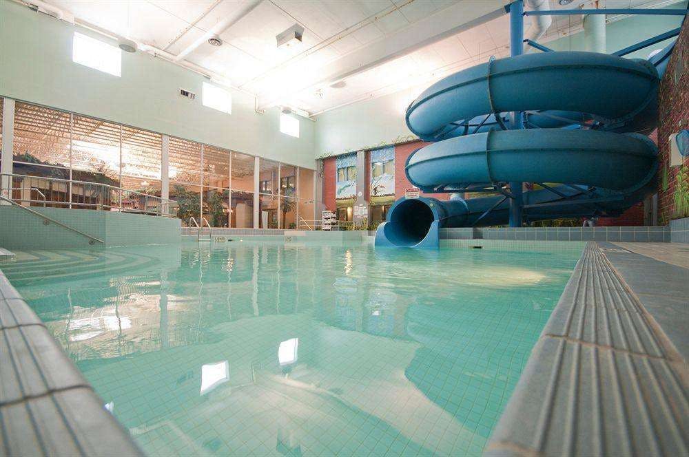 Hotel Canad Inns Destination Centre Fort Garry photo 3