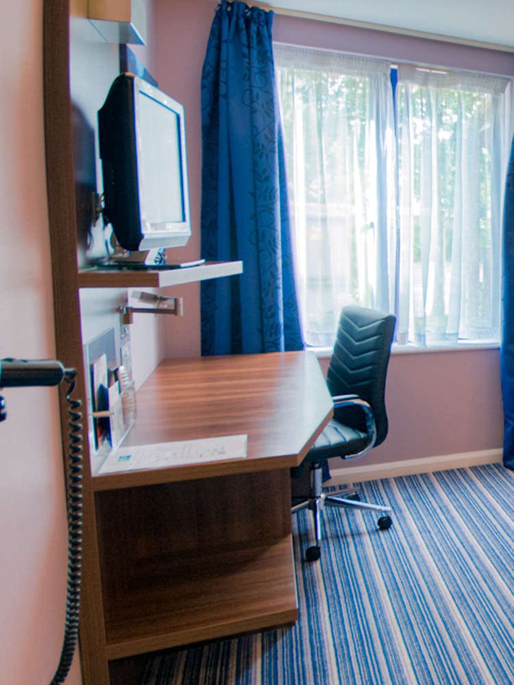 Hotel Holiday Inn Express Poole photo 3