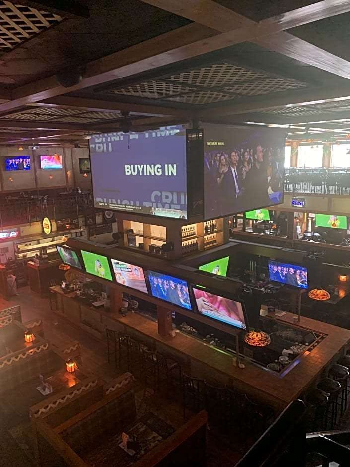 Hotel Canad Inns Destination Centre Garden City photo 1