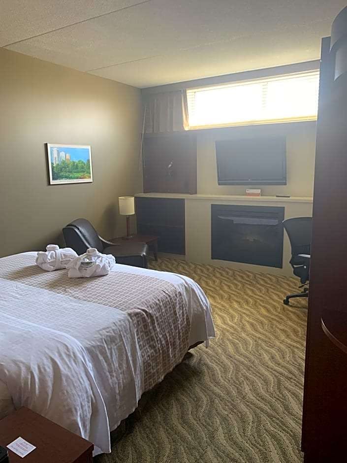 Hotel Canad Inns Destination Centre Garden City photo 2