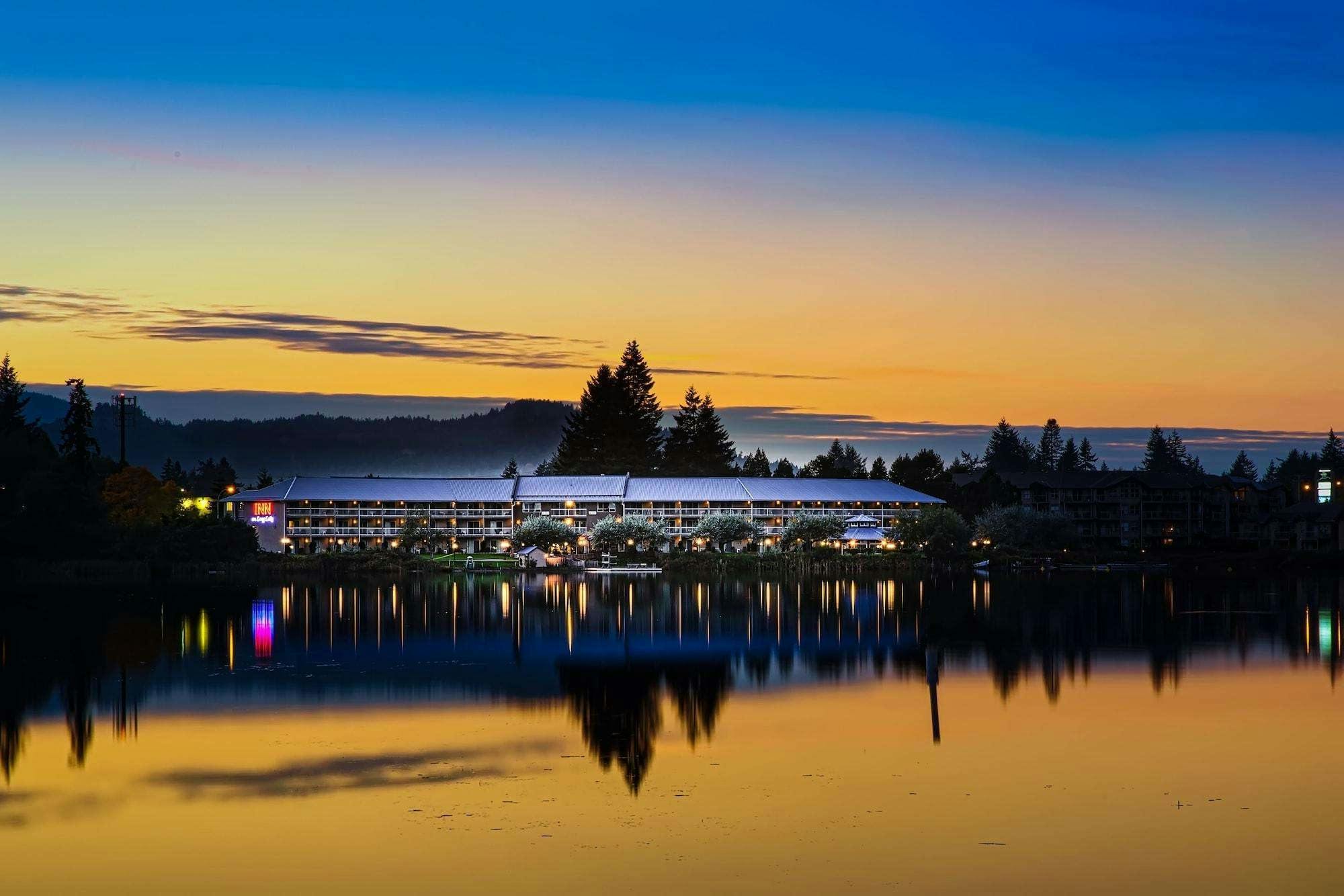 Inn On Long Lake