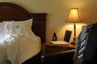 Hotel Inn On Long Lake photo 1