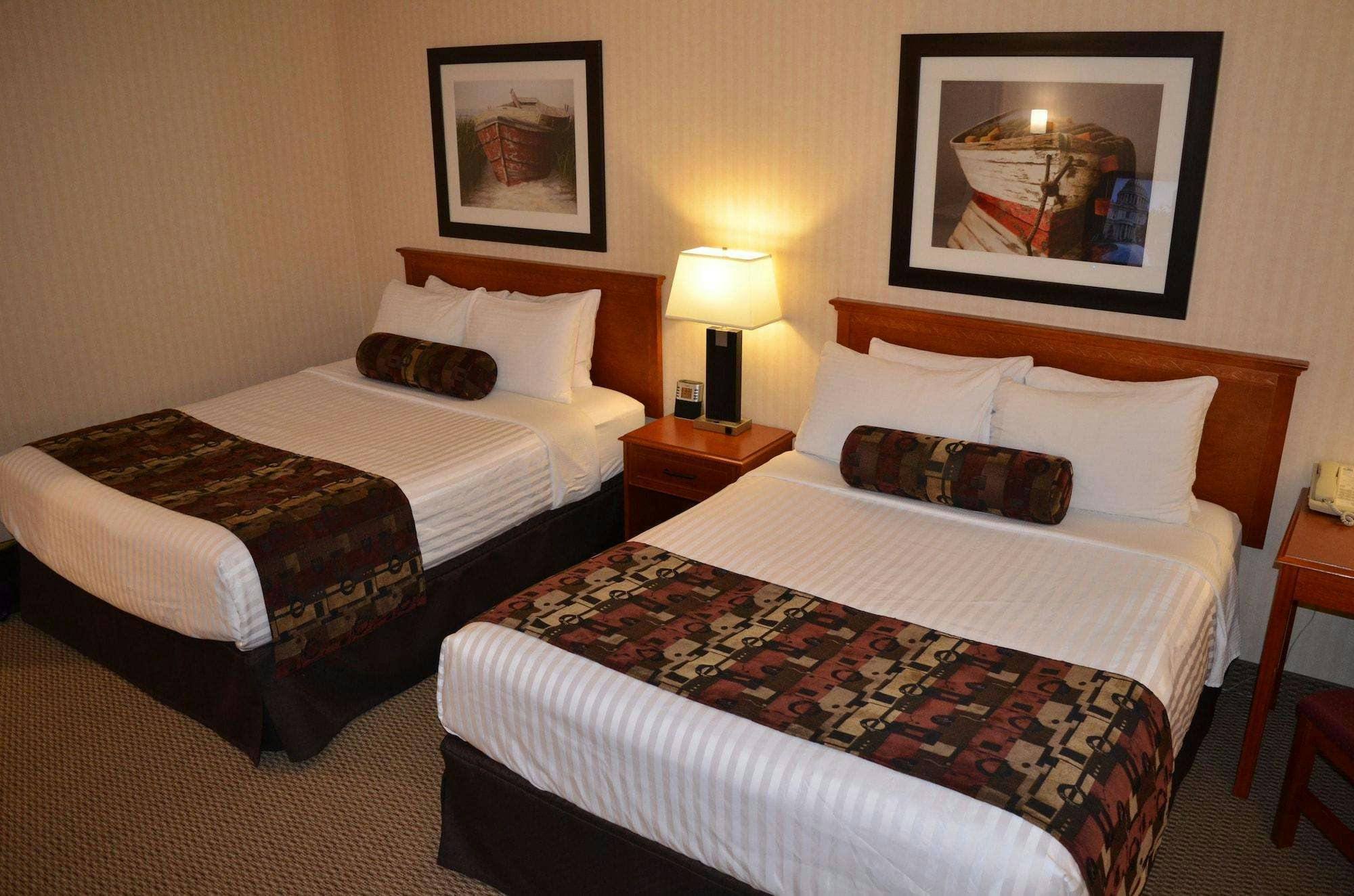 Hotel Inn On Long Lake photo 3
