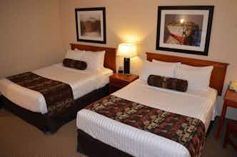 Hotel Inn On Long Lake photo 3