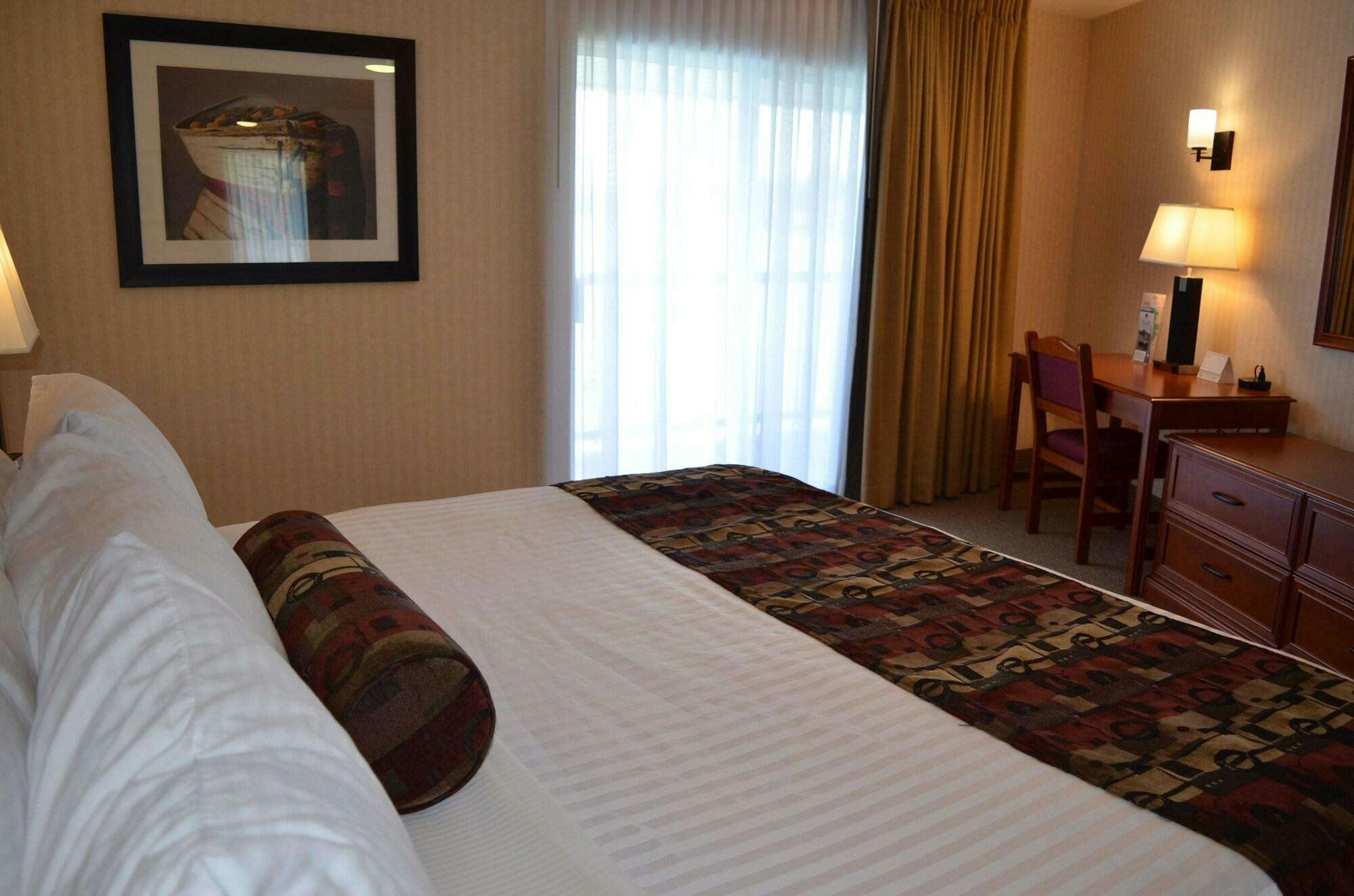 Hotel Inn On Long Lake photo 4