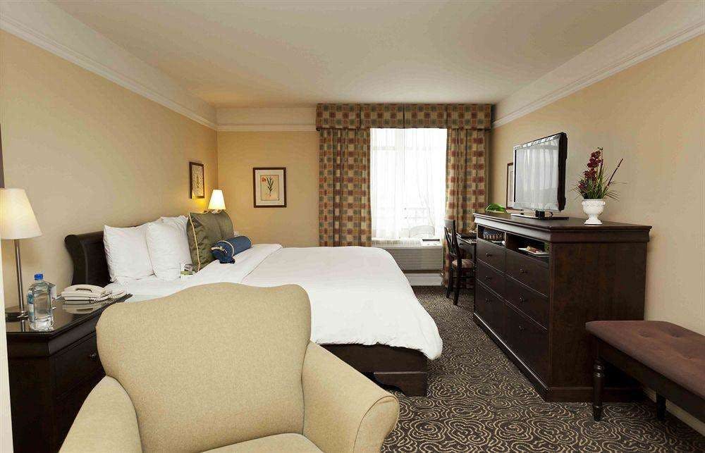 Hotel Le St-Martin Hotel & Suites Laval photo 2