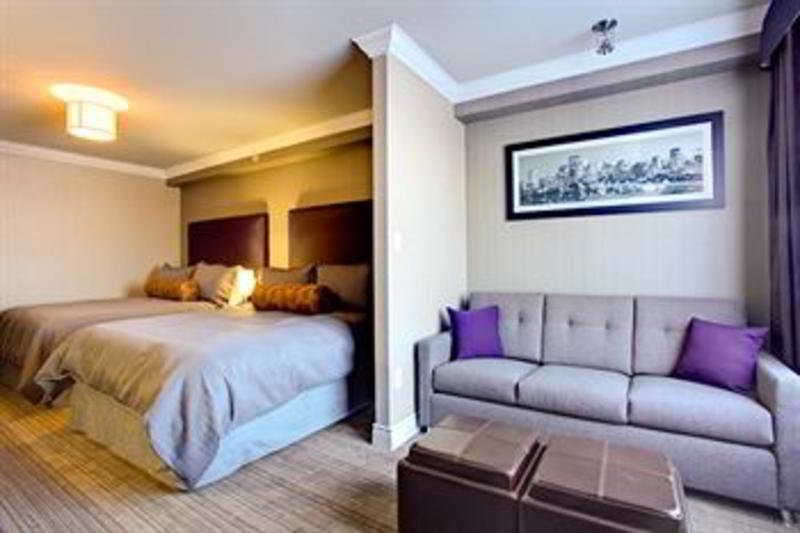 Hotel Sandman Hotel & Suites Calgary South photo 3