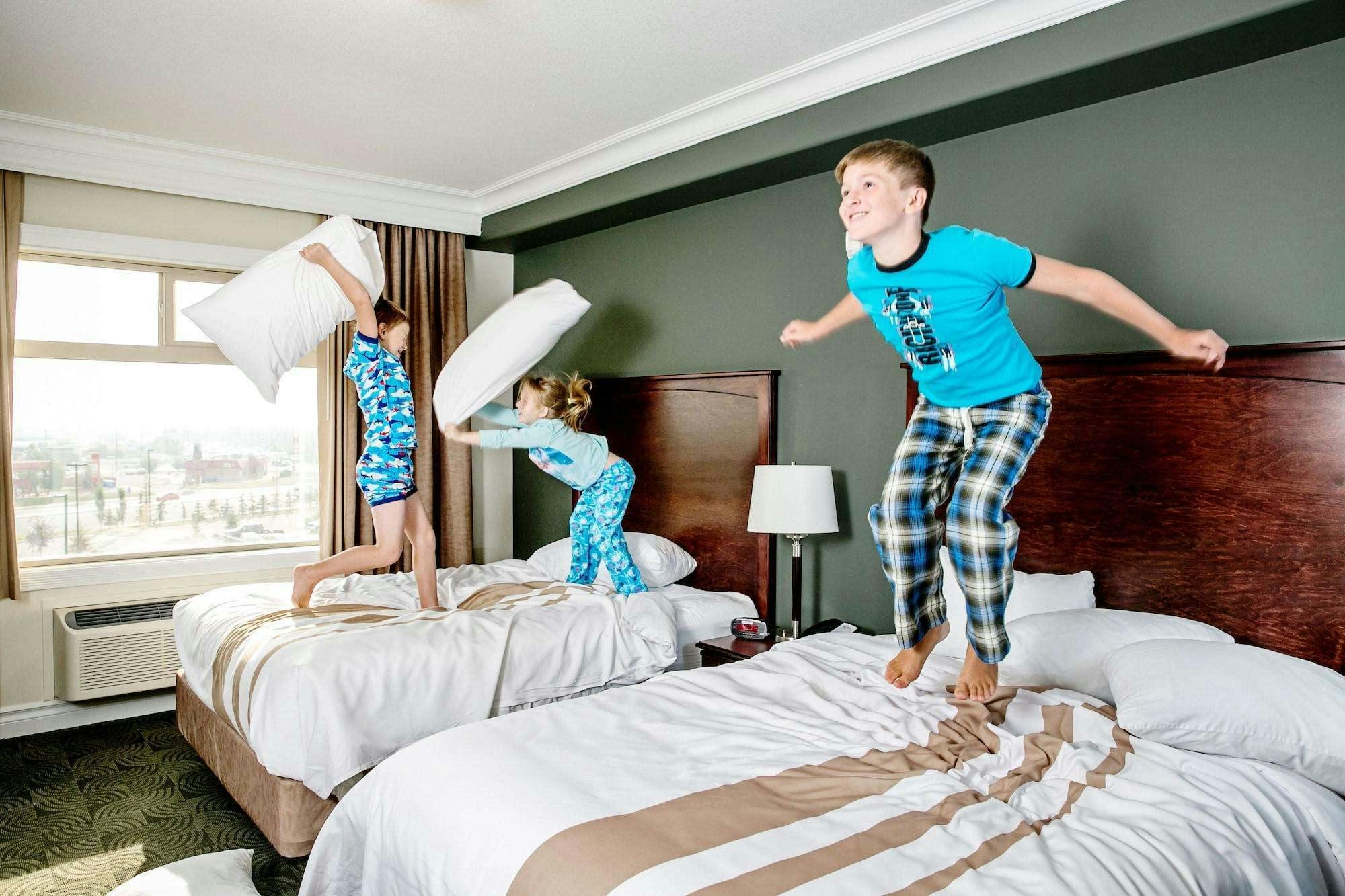 Hotel Chateau Nova Yellowhead photo 2