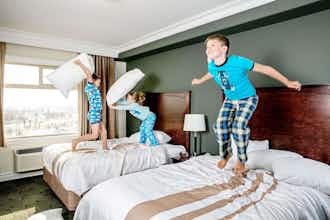 Hotel Chateau Nova Yellowhead photo 2
