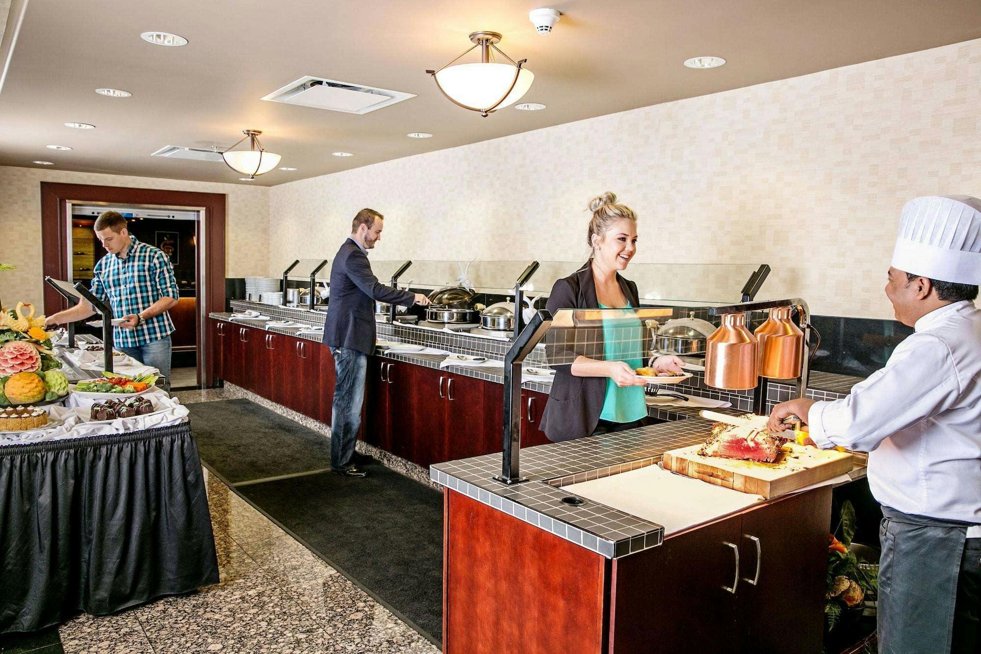 Hotel Chateau Nova Yellowhead photo 4