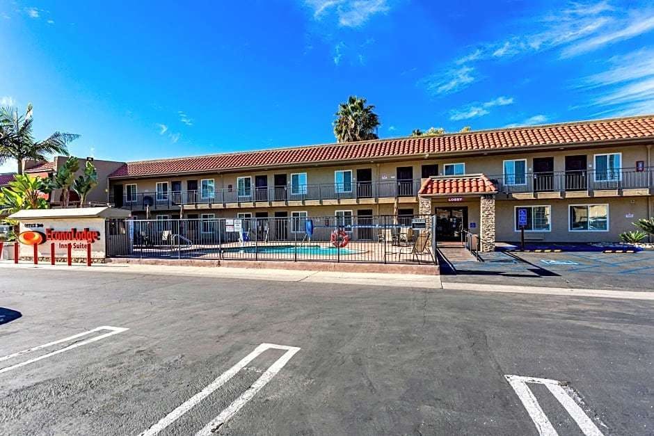 Econo Lodge Inn & Suites Escondido Downtown