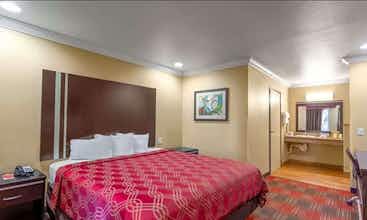 Hotel Econo Lodge Inn & Suites Escondido Downtown photo 1