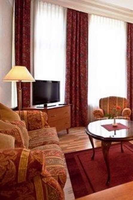 Hotel Kult Hotel Auberge photo 3