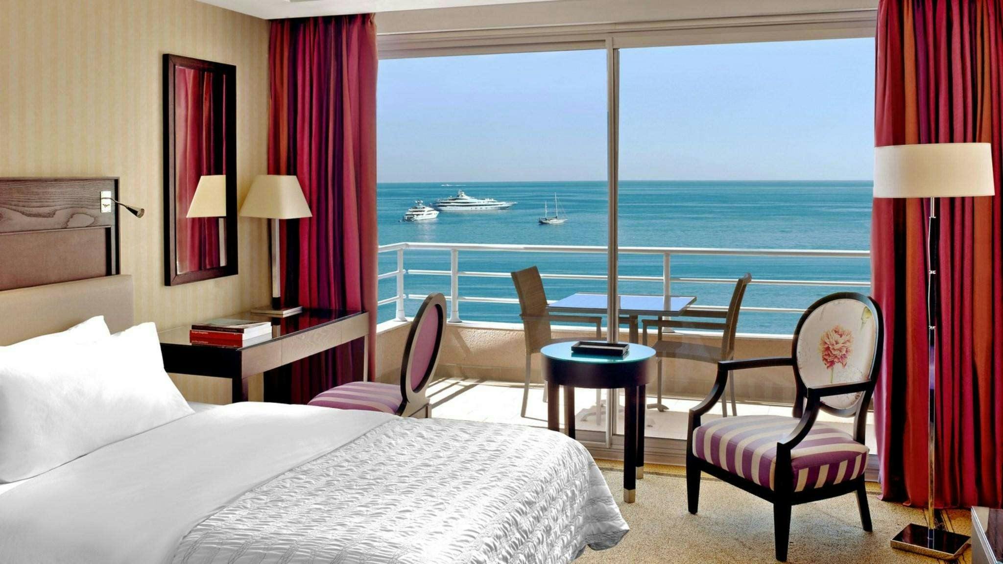 Hotel Le Meridien Beach Plaza photo 3