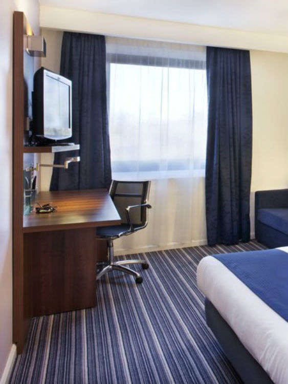 Hotel Holiday Inn Express Harlow photo 5