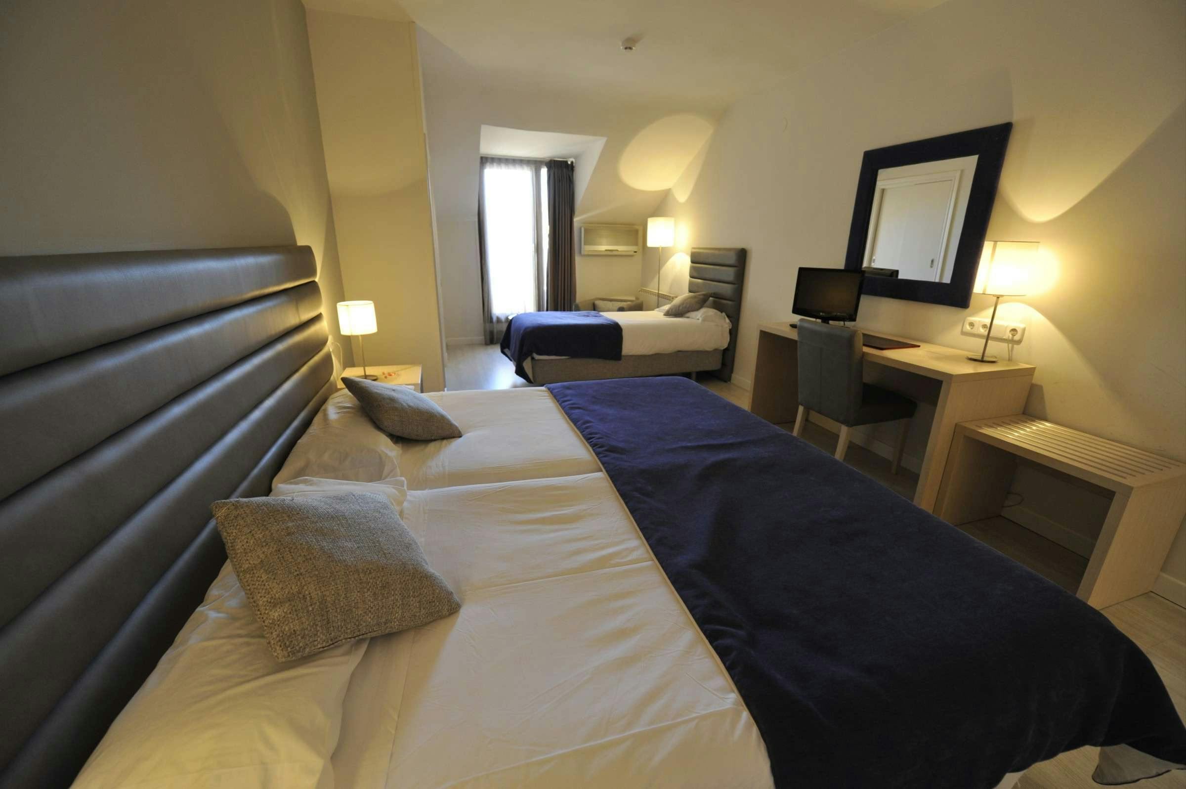 Hotel Hotel Puerta de Segovia photo 5