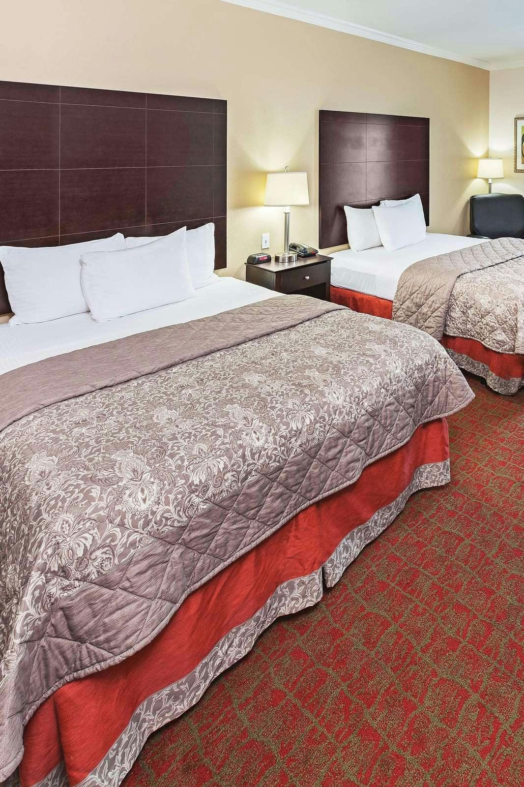 Hotel La Quinta Inn & Suites by Wyndham Columbus TX photo 2