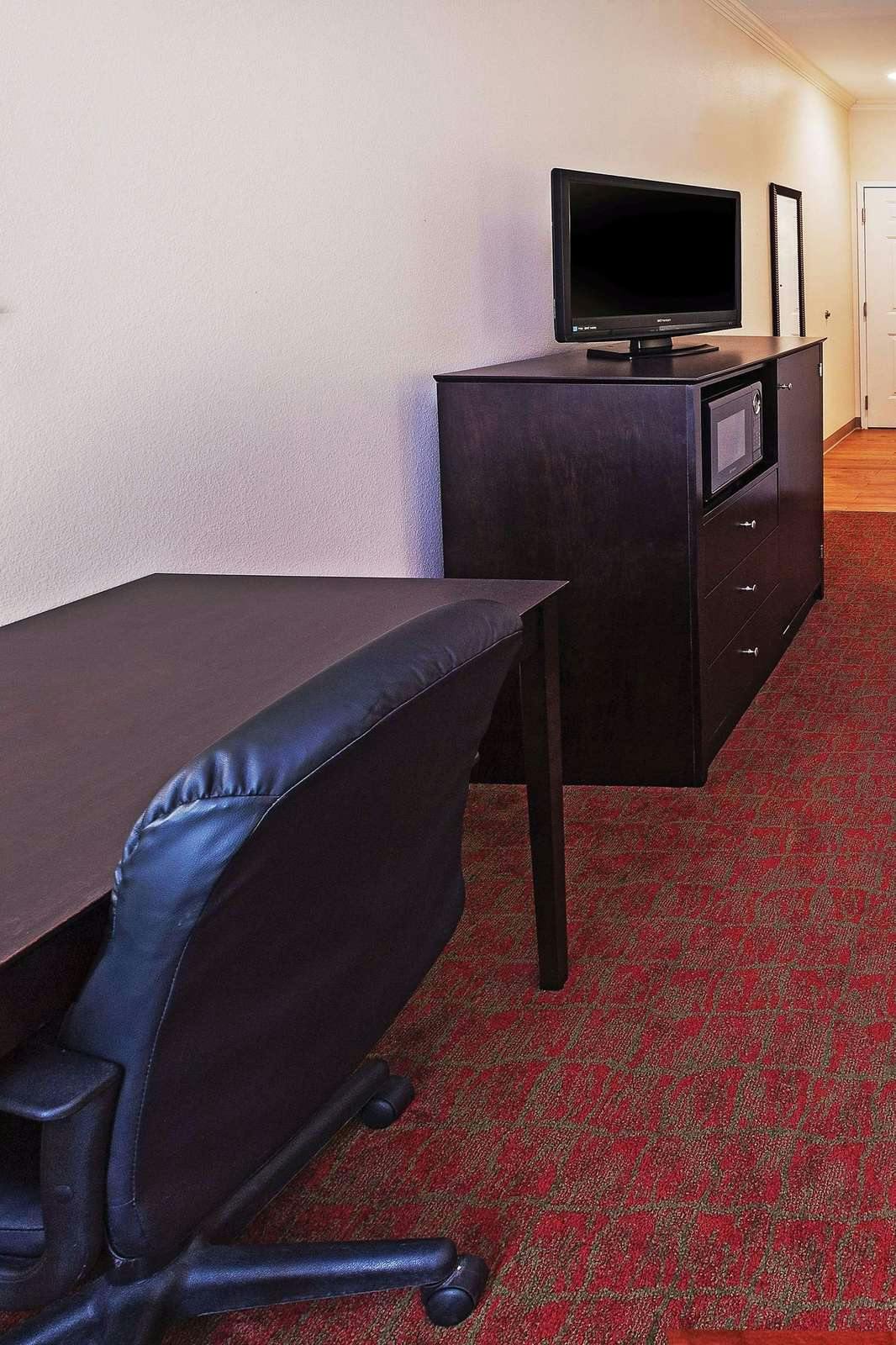 Hotel La Quinta Inn & Suites by Wyndham Columbus TX photo 3