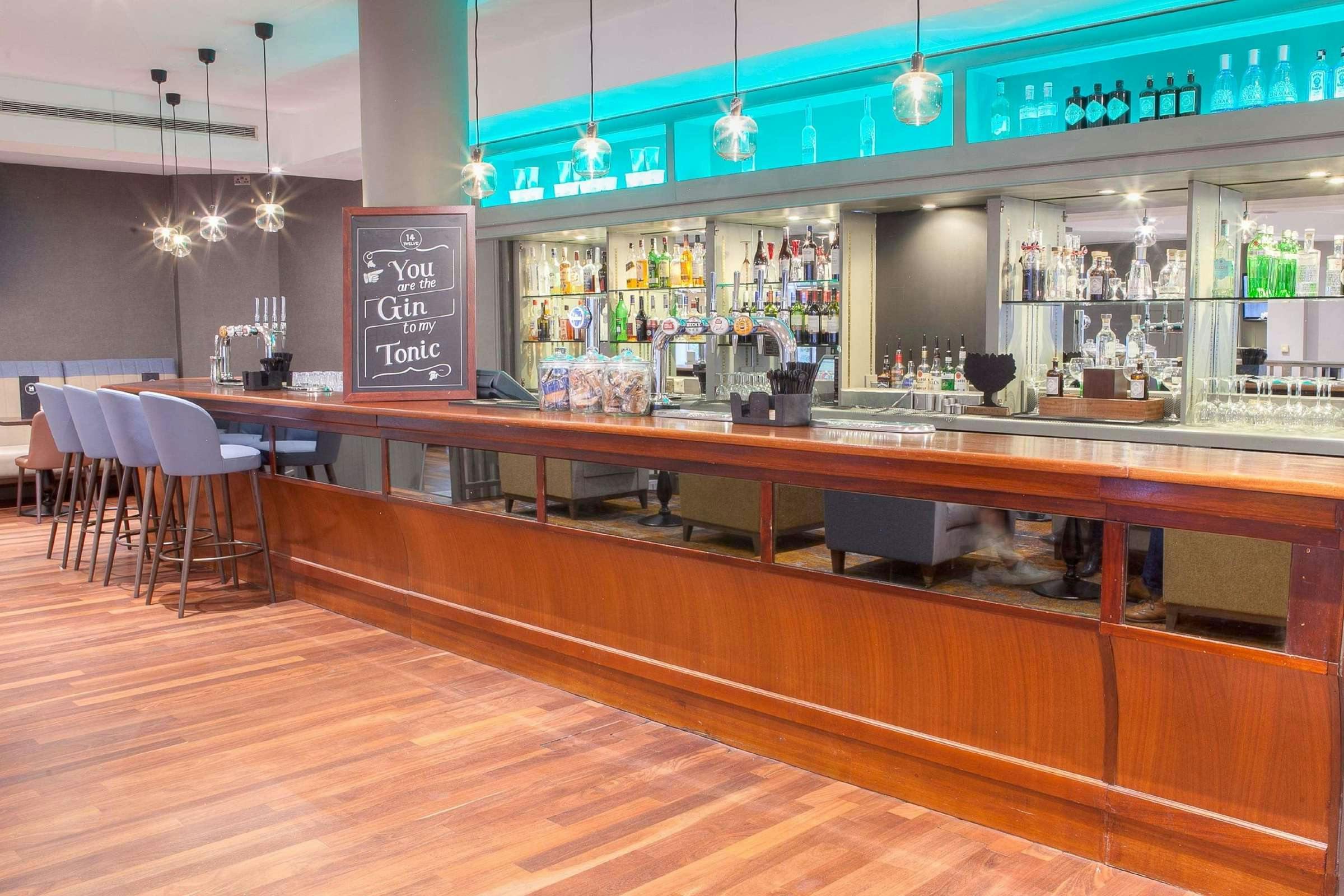 Hotel DoubleTree by Hilton Swindon photo 2