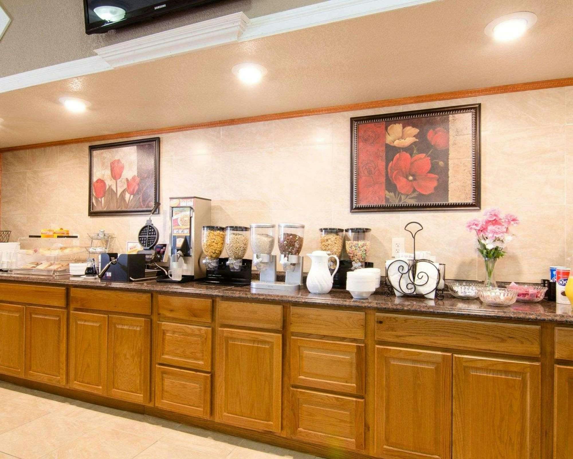Hotel Knights Inn & Suites Emporia photo 5