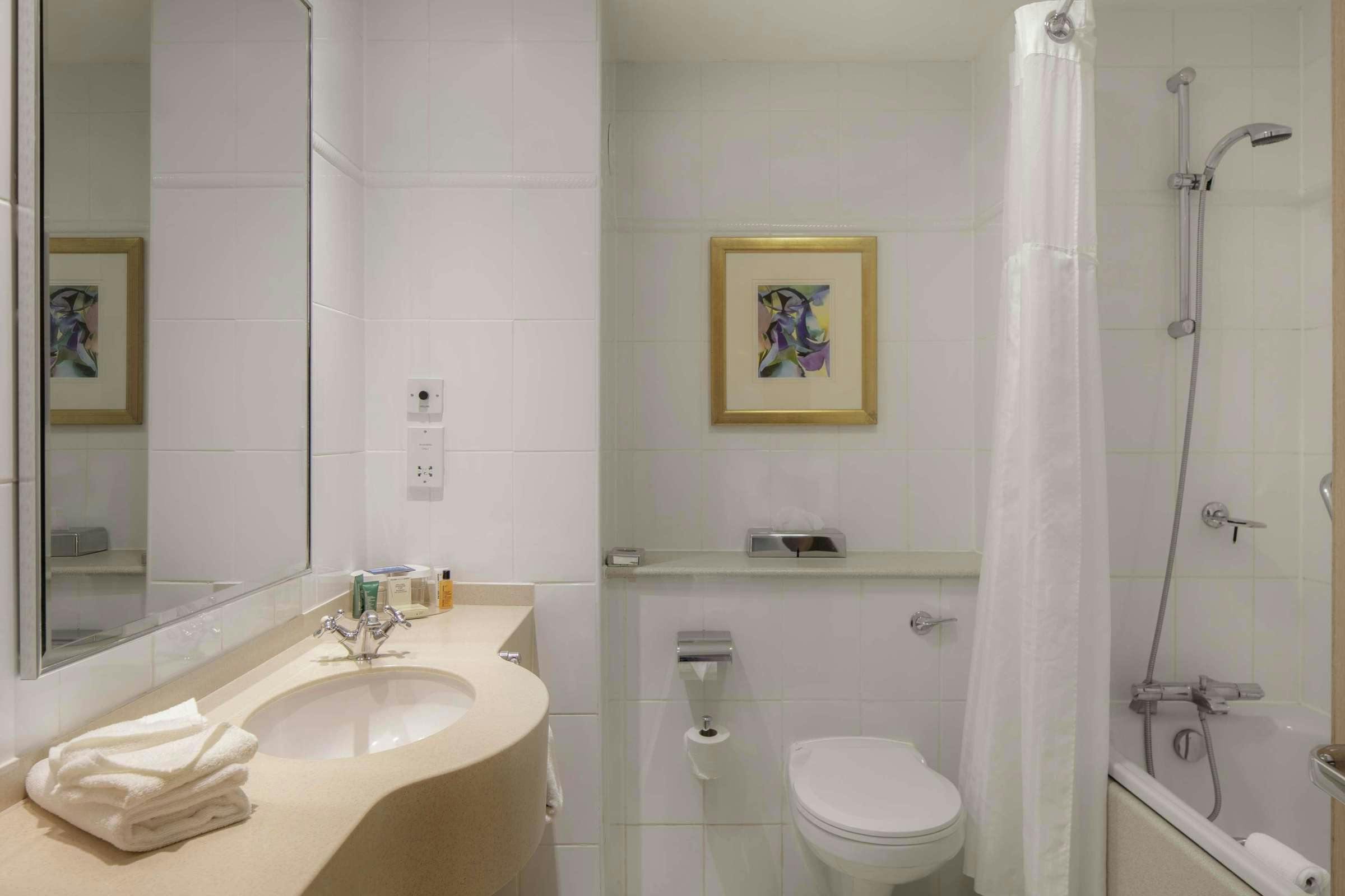 Hotel Doubletree by Hilton Belfast Templepatrick photo 1