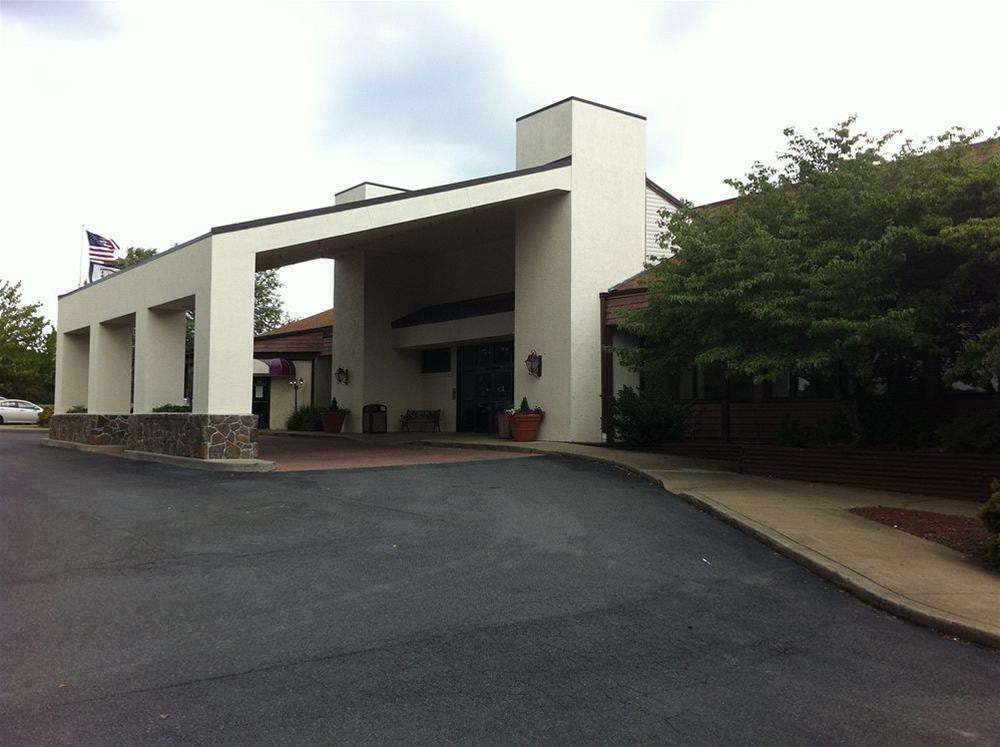 Hotel Holiday Lodge Hotel & Conference Center photo 1