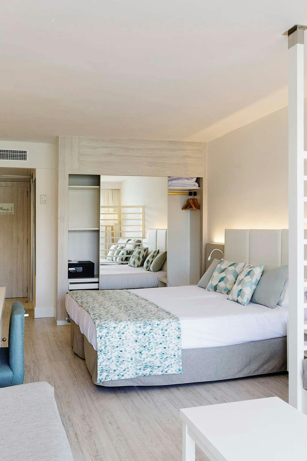 Hotel Alua Hawaii Mallorca & Suites photo 1